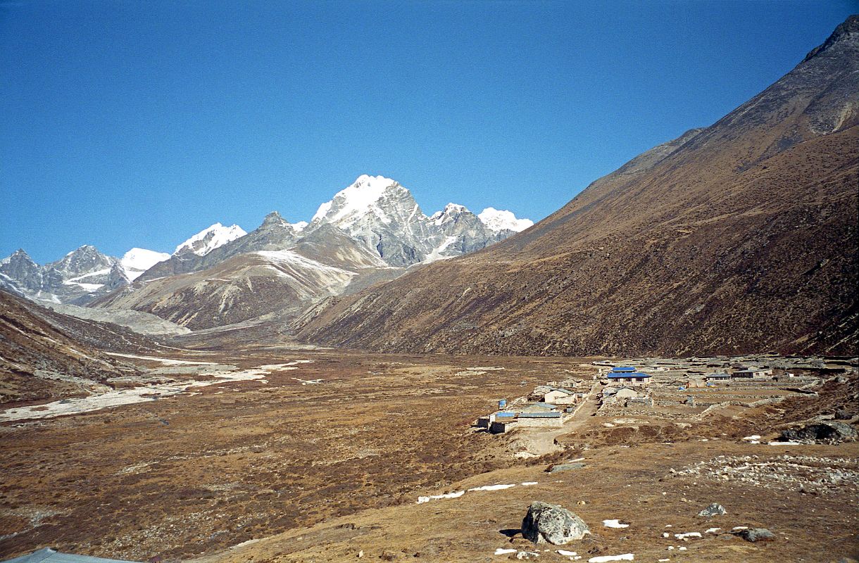 12 Pheriche With Trasil To Duglha And Lobuche East